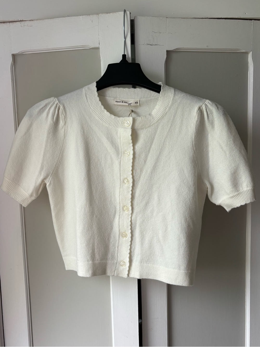 BRAND NEW WITH TAGS Moon & Madison XS Button Up Short Sleeve Sweater
